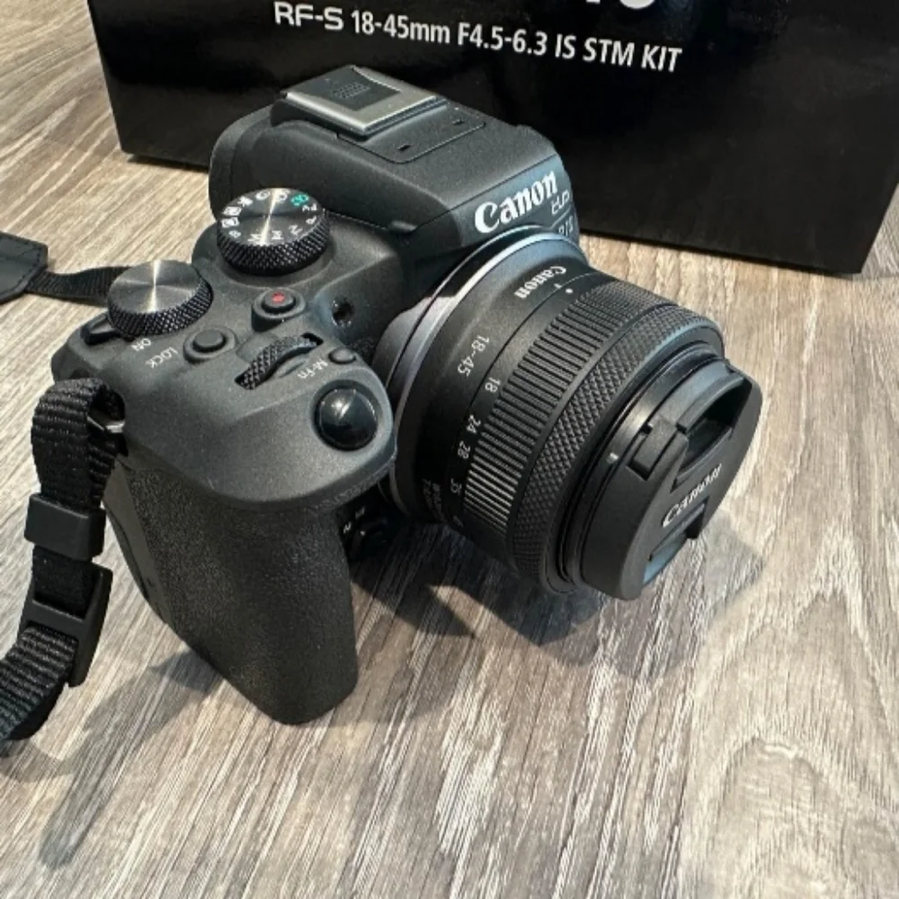 Canon EOS R10 Camera with 18-45mm lens